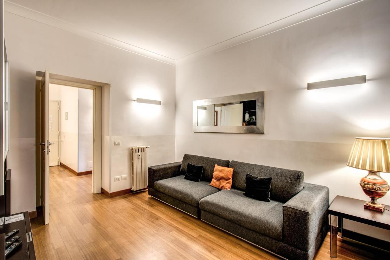 Holiday Apartment Bernini Near The Trevi Fountain - 4 Bedroom Rome Exterior photo