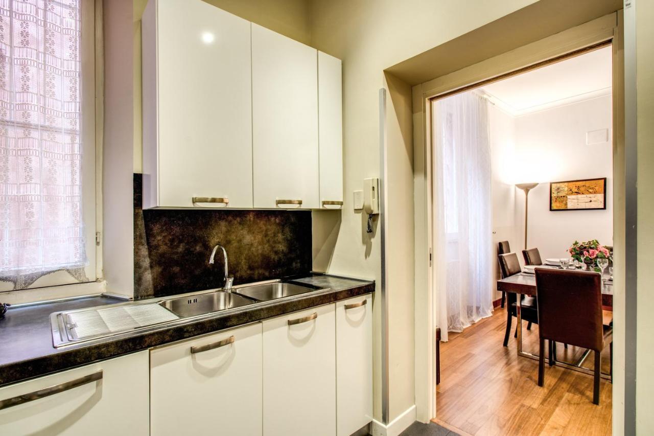 Holiday Apartment Bernini Near The Trevi Fountain - 4 Bedroom Rome Exterior photo