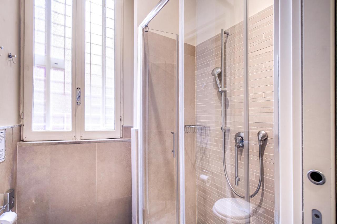 Holiday Apartment Bernini Near The Trevi Fountain - 4 Bedroom Rome Exterior photo