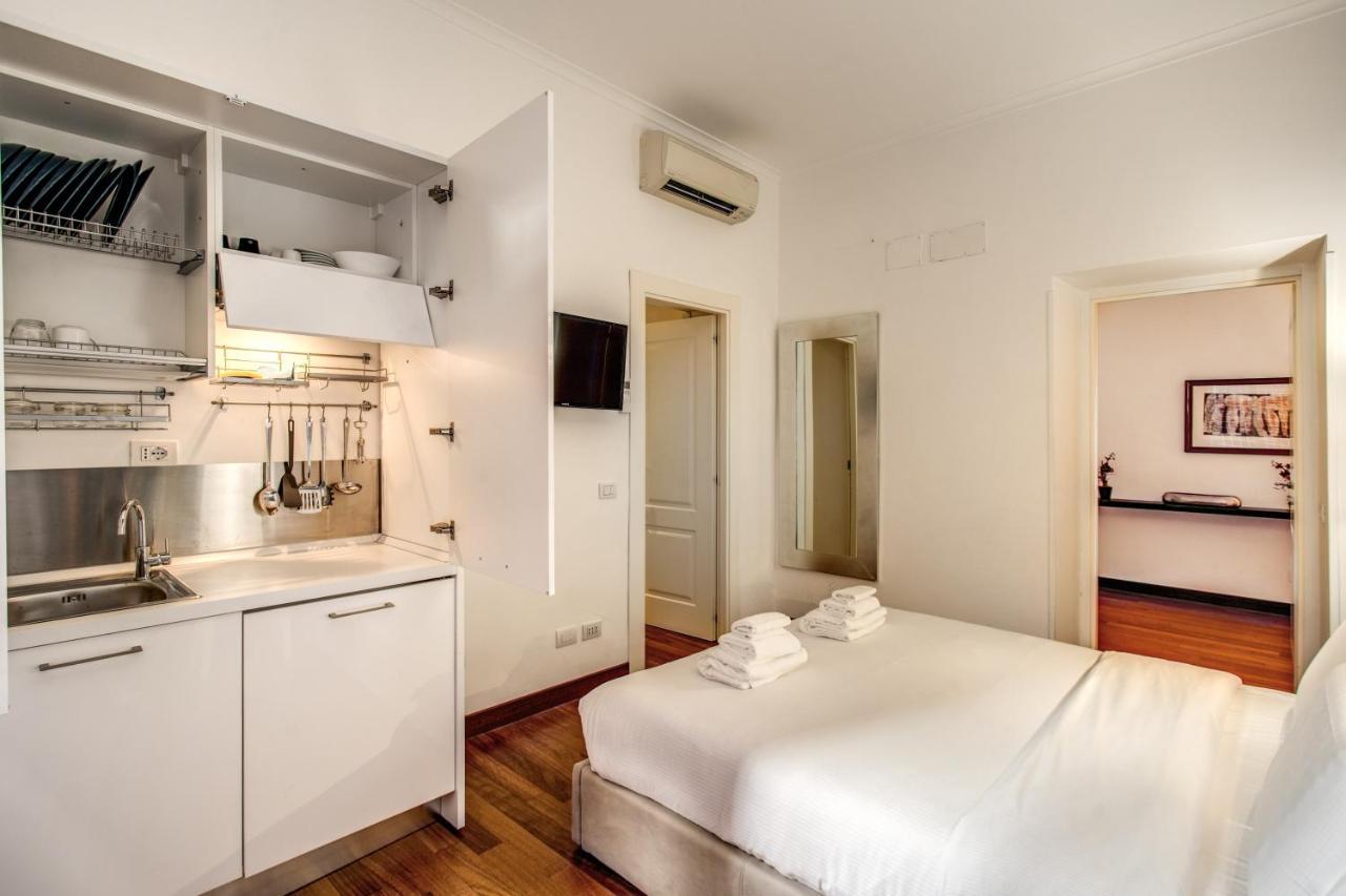 Holiday Apartment Bernini Near The Trevi Fountain - 4 Bedroom Rome Exterior photo