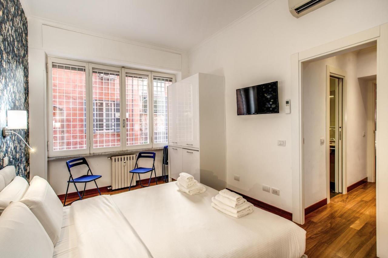 Holiday Apartment Bernini Near The Trevi Fountain - 4 Bedroom Rome Exterior photo