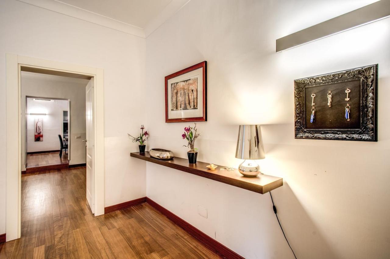 Holiday Apartment Bernini Near The Trevi Fountain - 4 Bedroom Rome Exterior photo