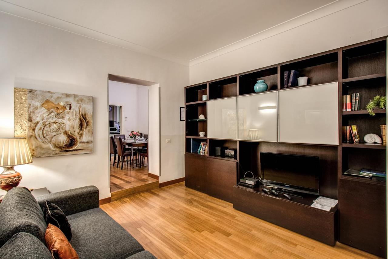 Holiday Apartment Bernini Near The Trevi Fountain - 4 Bedroom Rome Exterior photo