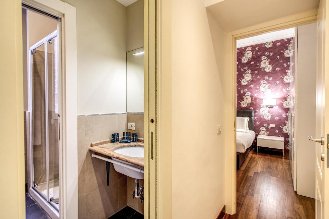 Holiday Apartment Bernini Near The Trevi Fountain - 4 Bedroom Rome Exterior photo